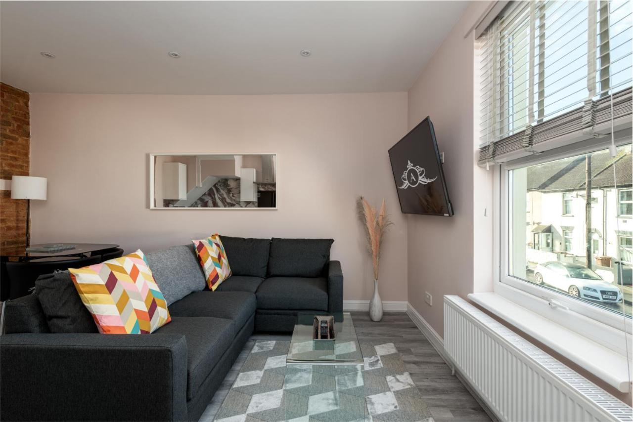 Cool, Calm & Contractor-Approved - Summer Stays Open - Apartment D Gillingham  Exterior foto